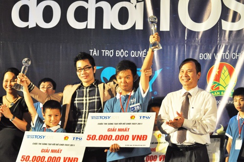 Ấn tượng với cuộc thi “Sáng tạo với đồ chơi TOSY 2011” - 2 Ấn tượng với cuộc thi “Sáng tạo với đồ chơi TOSY 2011” - 2