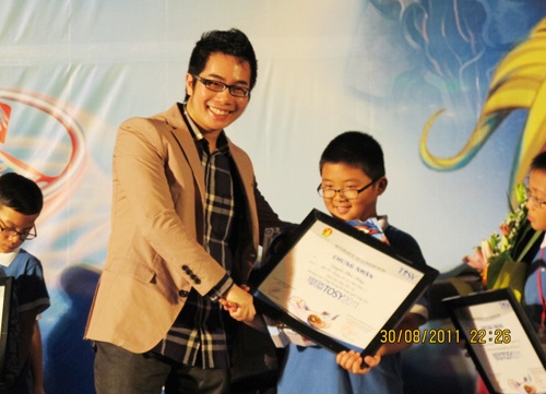 Ấn tượng với cuộc thi “Sáng tạo với đồ chơi TOSY 2011” - 11 Ấn tượng với cuộc thi “Sáng tạo với đồ chơi TOSY 2011” - 11