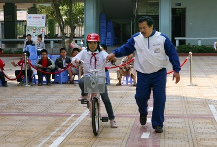 Hơn 120 nghìn học sinh tham gia chương trình ATGT  - 3