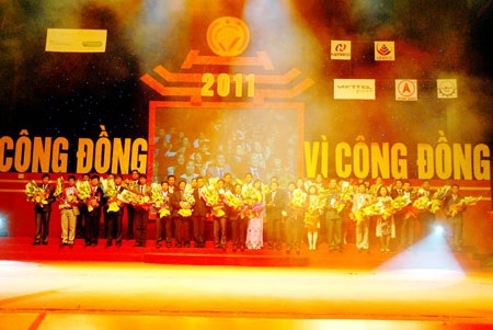 Tôn vinh doanh nghiệp vì cộng đồng - 1