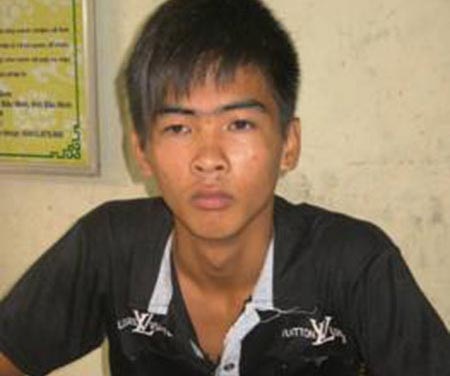 Gặp cô gái bị người tình tạt a xít: “Chết” vì đào hoa - 2 Lê Đình Toàn.