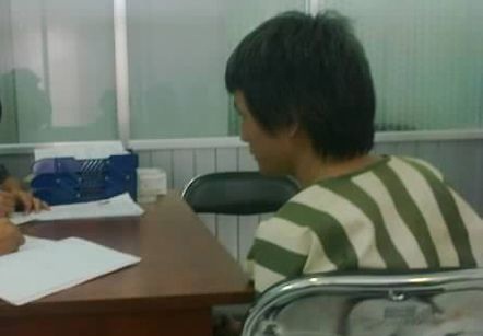 Uống rượu say, nghịch tử cuồng loạn giết mẹ - 1 Tên L. sau khi gây án. Ảnh: Thanh Huyền.