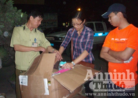 Hà Nội: Phát hiện kho thuốc kích dục "lậu" trên xe Innova - 1 Hà Nội: Phát hiện kho thuốc kích dục lậu trên xe Innova