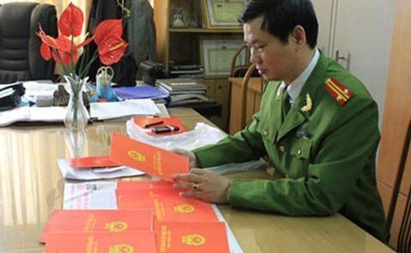 Bộ trưởng TN-MT nhận khuyết điểm về sổ đỏ giả từ phôi thật