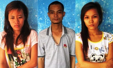 Chiêu lừa đảo tinh vi tại các tiệm vàng - 1 3 đối tượng trong băng nhóm chuyên lừa đảo các tiệm vàng bị bắt giữ tại cơ quan công an
