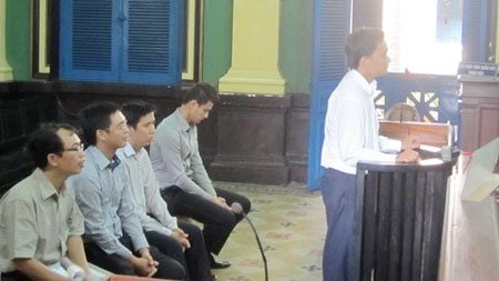 Siêu mẫu Vĩnh Thụy hầu tòa 