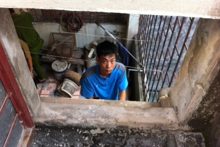 Hà Nội: Những hình ảnh về vụ “đột vòm” trộm USD và vàng - 1 Hà Nội: Những hình ảnh về vụ “đột vòm” trộm USD và vàng