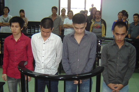 Buôn ma túy theo đường xe khách