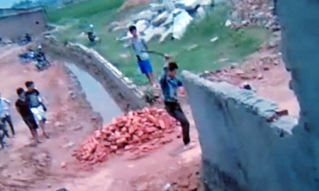Đối tượng đâm chém như phim còn dùng súng bắn người - 2 Đối tượng đâm chém như phim còn dùng súng bắn người