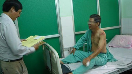 Suýt chết vì bị 2 đứa trẻ dàn cảnh cướp xe 