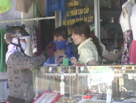 Tiệm trang sức của bà Tâm bán cho bà Hà