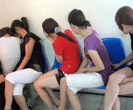 Triệt phá ổ mại dâm trá hình của Phó chủ tịch huyện về hưu - 1 Ảnh minh họa