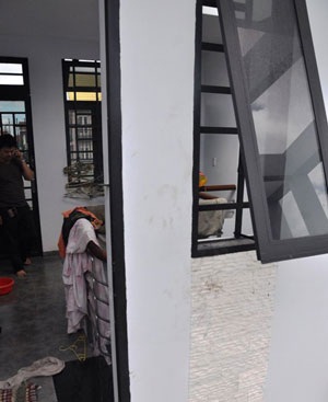 Chiếc két sắt bị phá tan tành. Ảnh:TK