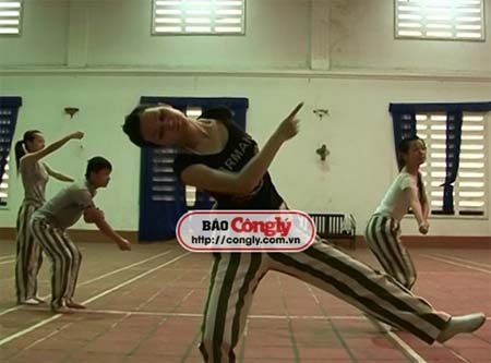 Vũ Thị Kim Anh: Đớn đau gửi lại ngoài song sắt! - 3 Vũ Thị Kim Anh giờ đây đã tự tin hơn rất nhiều trước ánh đèn flast.