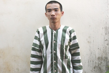 Vợ mới sinh con, chồng hiếp dâm chị vợ - 1 Đối tượng Châu Văn Phương tại cơ quan công an.