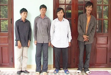 Hô biến sừng trâu thành... sừng tê giác - 1 Các đối tượng trong nhóm lừa bán sừng tê giác giả.