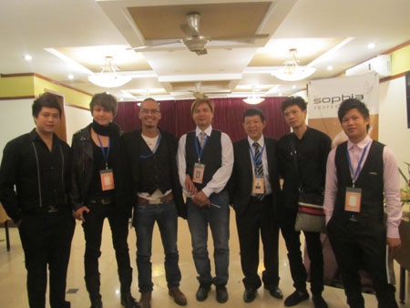 Ra mắt Liên hiệp các CLB ngành tóc phía Bắc - 3 Ban lãnh đạo liên hiệp chụp ảnh cùng các thành viên