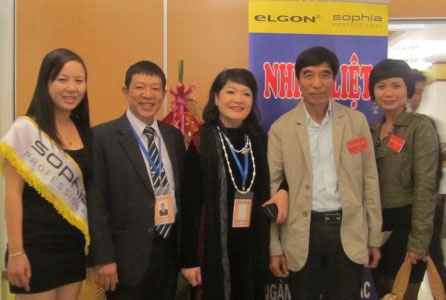 Ra mắt Liên hiệp các CLB ngành tóc phía Bắc - 4 Ban lãnh đạo liên hiệp chụp ảnh cùng các thành viên