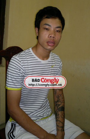 Hà Nội: Hai gã trai dàn trận giăng bẫy lừa “máy bay bà già” - 2 Nguyễn Tiến Tùng có vẻ bề ngoài ngơ ngác rất dễ hút hồn các quý cô