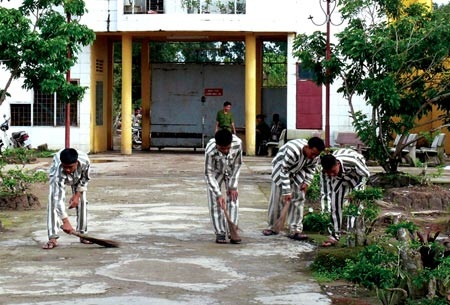 Phút trải lòng của "đại gia" miền Tây trong trại giam - 2 Chấp hành tốt nội quy học tập, cải tạo để sớm có ngày đoàn tụ với gia đình. Ảnh chụp Trại Cái Tàu.