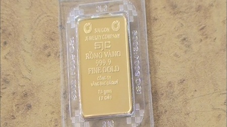 Bắt quả tang vụ bán vàng giả nhãn hiệu SJC - 2 Bùi Đình Minh Út và miếng vàng không đủ tuổi
