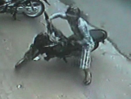 Tên trộm lấy xe chỉ trong 10 giây