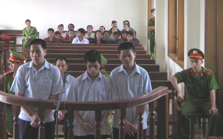 Các bị cáo tại phiên xử