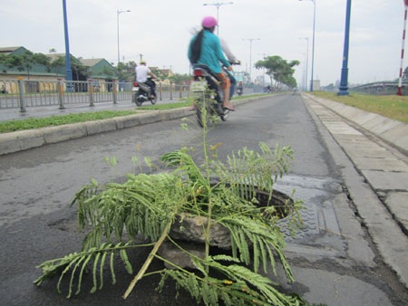 Những nắp cống trở thành cái bẫy chết người