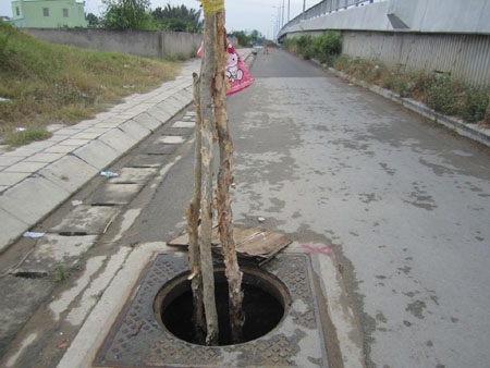 Những nắp cống trở thành cái bẫy chết người