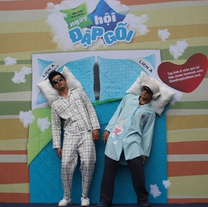 Làm mới cuộc sống tại “Ngày hội đập gối” - 6 Điệu nhảy Harlem Shake độc đáo với đạo cụ bằng gối