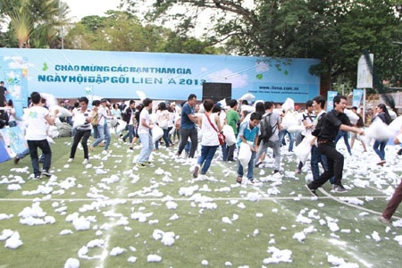 Làm mới cuộc sống tại “Ngày hội đập gối” - 2 Tất cả cùng lao vào cuộc chiến gối đầy kịch tính và cười thả ga.