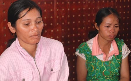 Kịch bản tàn độc của ả người làm - 1 H'Păl (phải) và Thoan.