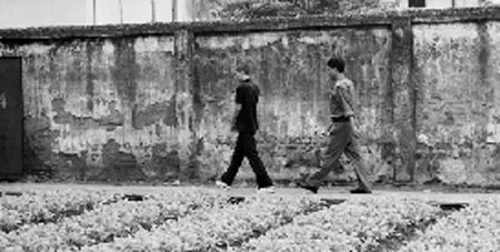 Hung thủ vụ đổ xăng thiêu sống 9 người thân ở Phú Thọ: Từng đi lễ phật - 2 - Không, em không cần ai phải tôn trọng em hết.