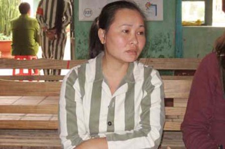 Nỗi ân hận của người vợ tạt a xít chết con tình địch - 2 Cảm động chuyện cha chồng tìm công lý cho con dâu