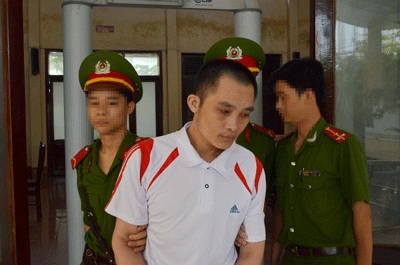 Bùi Trung Kiên trong vòng dẫn giải của Cảnh sát hỗ trợ Tư pháp