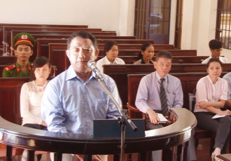 Giám đốc ngoại quốc tại tòa