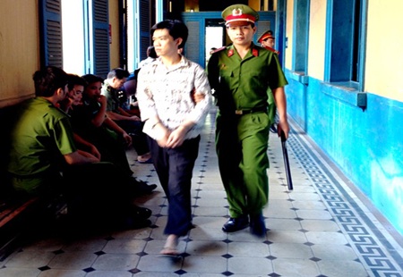 Bị cáo Huỳnh Chí Hải vẫn chưa hết ngỡ ngàng khi bị tuyên án chung thân.