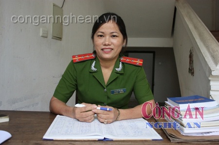 “Mẹ hiền” của những “đứa con” hư - 1 Đại úy Nguyễn Thị Liên
