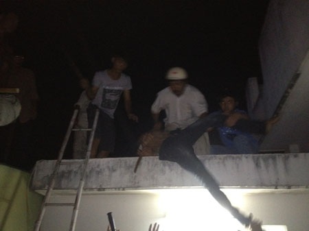 Tên cướp nhanh chóng bị khống chế bắt giữ sau đó.