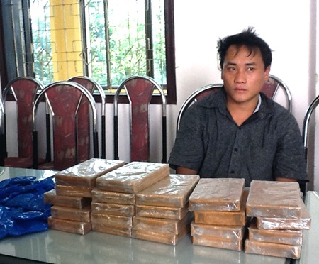 Tử hình kẻ "cõng" 22 bánh heroin qua biên giới - 1 Tử hình kẻ cõng 22 bánh heroin qua biên giới