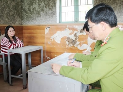 Một cú điện thoại, lừa được hơn 7 tỷ đồng - 1 Mai Thị Tuân khai nhận tại CQĐT.