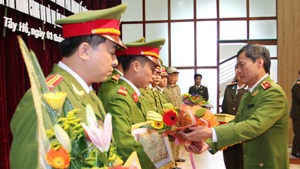 Đối tượng Thắng cùng tang vật thu giữ