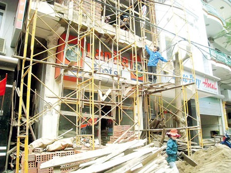 Bộ Xây dựng “gỡ khó” việc cấp phép xây dựng - 1 Việc cấp phép xây dựng đã bị treo suốt hơn 2 tháng vì chờ... thông tư (ảnh minh họa)