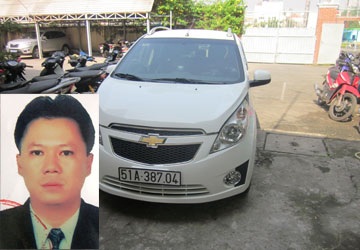 Nguyễn Thành Khiêm cùng chiếc xe Khiêm chở Đạt đi gây án. (Ảnh do cơ quan công an cung cấp)