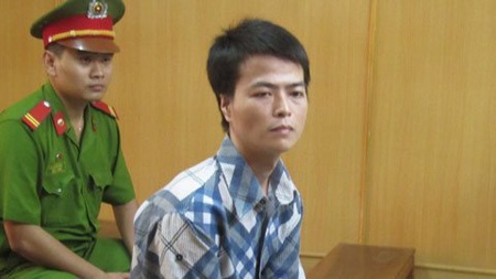 Quái chiêu, bị cáo giả ngây, giả điếc trước tòa - 2 Bị cáo Bùi Quang Chung trước vành móng ngựa