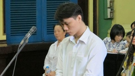 Bị cáo Trần Minh Việt trước vành móng ngựa