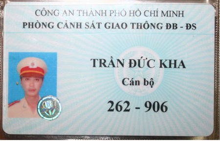 CSGT sẽ thường trực trên phố để bắt cướp - 2 Mẫu thẻ tuần tra của CSGT. Chỉ những người đeo thẻ này mới được ra hiệu dừng phương tiện