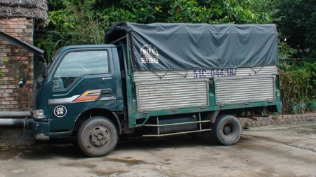 Chiếc xe tải chở 100.000 trứng cút bẩn