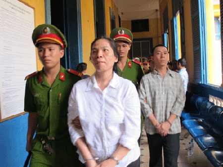 Tử hình kẻ dụ dỗ phụ nữ Việt vận chuyển ma túy thuê - 2 Cao Thị Mỹ Dung cùng Ugrah móc nối phụ nữ Việt vận chuyển ma túy thuê