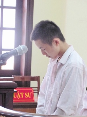 Đường dây mua trinh: Yêu nhầm “má mì” nhí - 1 Bị cáo Hiếu ân hận vì chót “yêu” trẻ em.